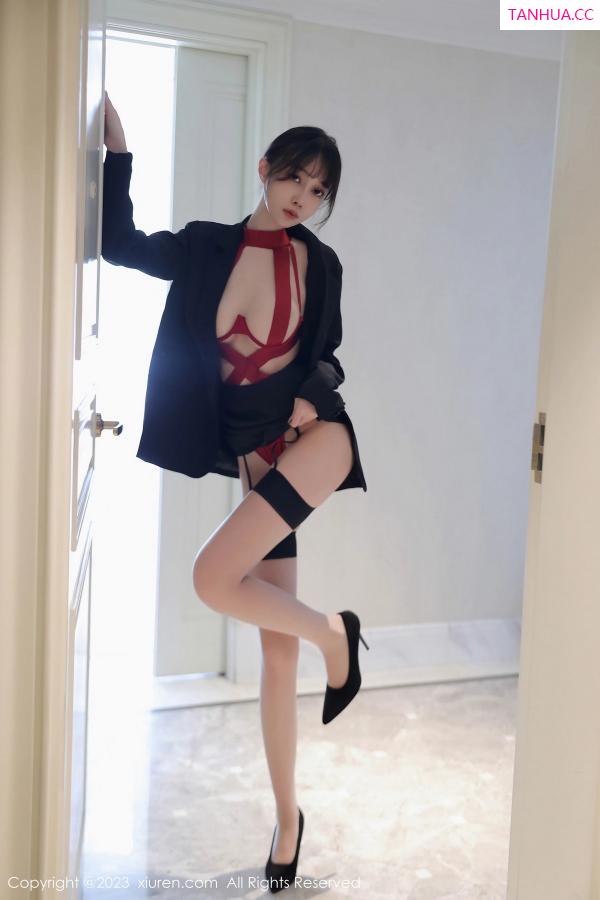 玥儿玥  [XiuRen]高清写真图 2023.07.19 No.7102 玥儿玥er 杭州旅拍第26张图片